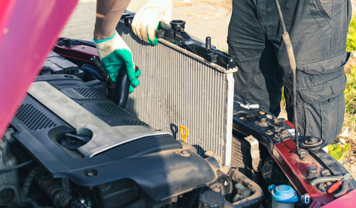علت سوراخ شدن رادیاتور خودرو| علائم خرابی رادیاتور
